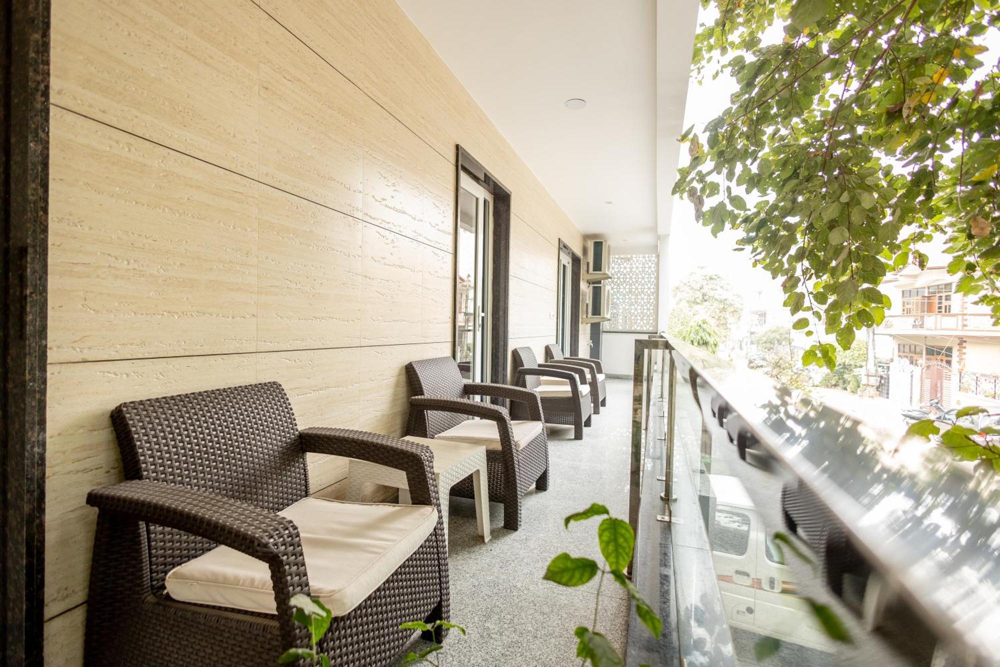 Hotel Krish - Near Medanta And Fortis Hospital Gurugram Gurgaon Exterior photo